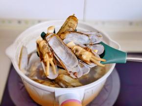 大火烧开煮熟捞出。
