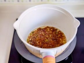 小火翻炒2分钟。