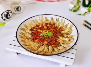 点缀上葱丝，即可食用。