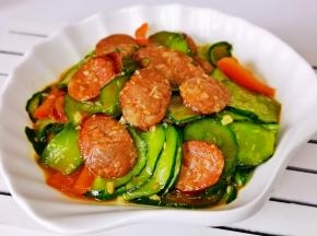 超喜欢荤素一起炒的菜。