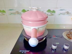 盖上盖子开大火蒸至南瓜熟透即可。