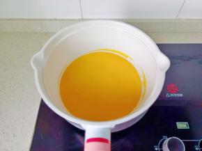 期间要不停地搅拌，防止南瓜糊煮的不均匀。