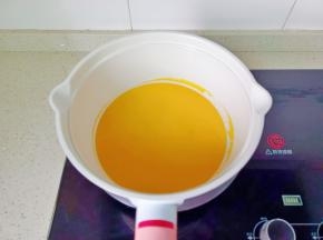 期间要不停地搅拌，防止南瓜糊煮的不均匀。