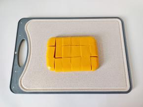 取出切成小方块。