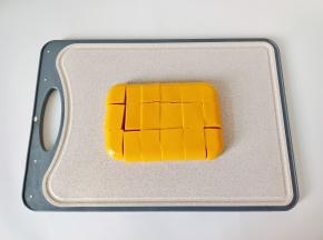 取出切成小方块。