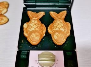 盖上盖子3-4分钟，2分钟后可以随时打开看一下颜色，觉得颜色可以了即可取出。