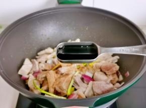 加入红烧酱油。