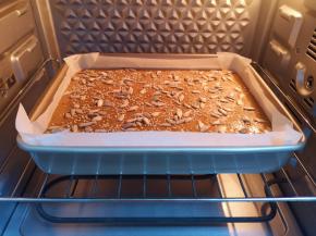 送入预热好的烤箱。