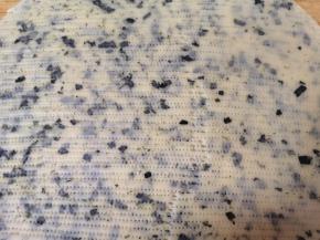 用干净的梳子压出纹路。