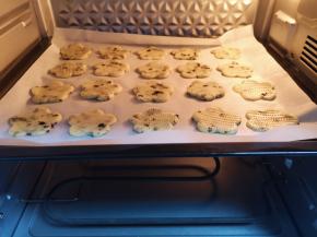 送入预热好的烤箱。