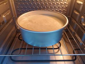 送入预热好的烤箱，上下管145度烤50分钟。 