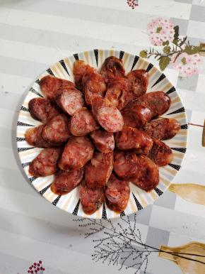 摆盘直接上桌吃，就很香了！边切边吃了好几块，好吃的根本停不下来！