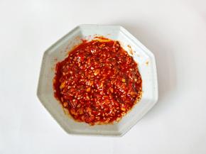 将调味料拌均匀。