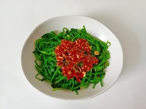 倒上料汁拌均匀。