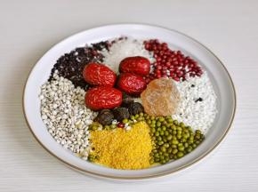 准备好所有食材。