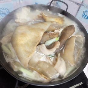 煮开后，再煮15分钟左右！煮好后捞出来，过一遍清水！