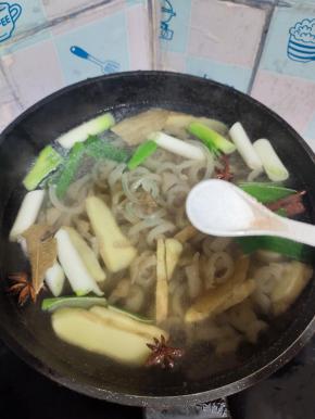 再放入一小勺盐！