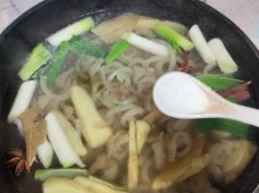 再放入一小勺盐！