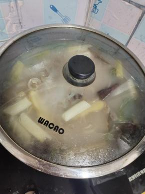 再调最小火慢炖两个小时！