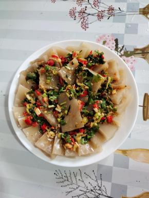 也可以把料汁儿浇在上面就可以吃了！