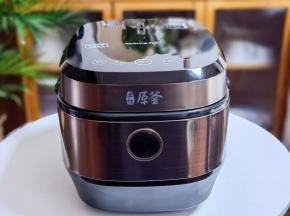 启动煲仔饭功能即可，这款电饭煲12大功能菜单，一键启动太赞了。