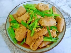 油豆腐吸满了汤汁，超级好吃！