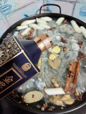 加入一大勺高度白酒！