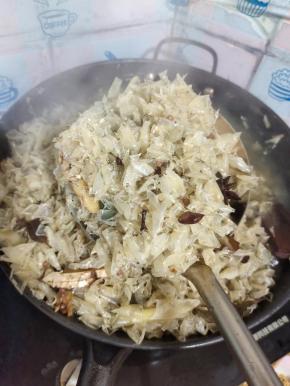 煮好了，把里面的鱼鳞和香料全部捞出来！