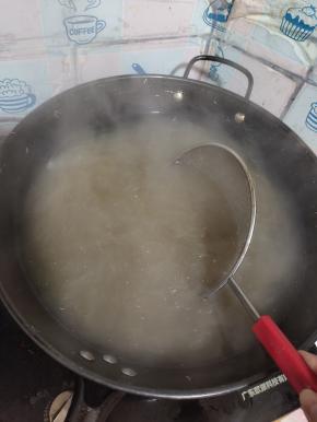 再用滤网捞一遍！