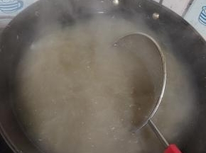 再用滤网捞一遍！