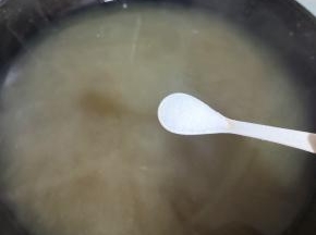 加入一勺盐调味！