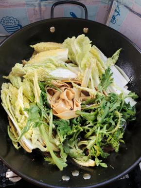 把配菜放进去！