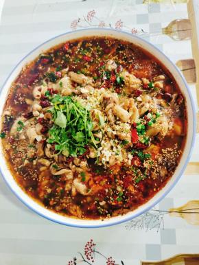 撒少许香菜点缀一下！