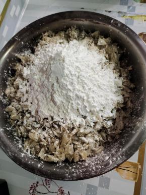 放入适量的玉米淀粉！