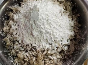 放入适量的玉米淀粉！