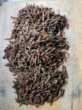 干豆角提前泡软，再在锅里煮15分钟！晾凉切成段备用！