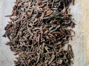 干豆角提前泡软，再在锅里煮15分钟！晾凉切成段备用！