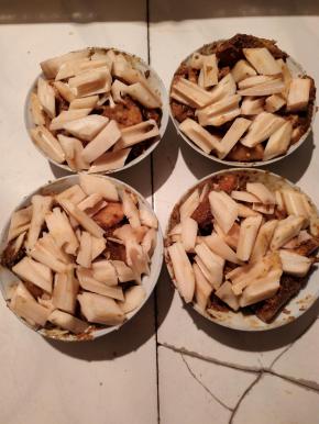 干豆角不够了，又切了一点藕放进来一起蒸！