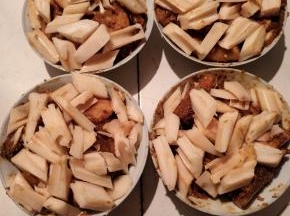 干豆角不够了，又切了一点藕放进来一起蒸！