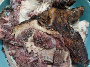 放在腊肉，腊排骨一起腌制四五天！