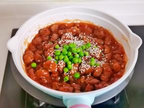 加入白芝麻，熟豌豆。