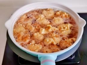 油温再次升高复炸金黄捞出。