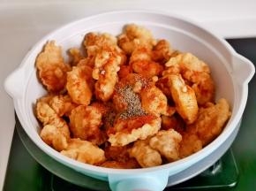 撒黑胡椒，椒盐粉，辣椒粉。