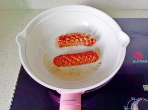 四面煎金黄即可。