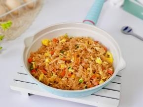 简单快手的炒饭。