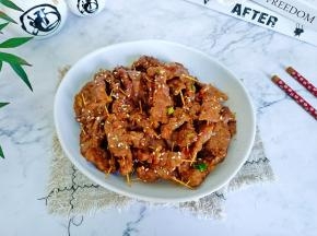 麻辣鲜香的牛肉串就做好了！