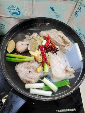 再加入适量的冷水！