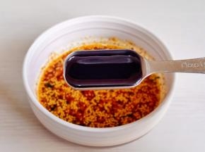 所有配菜装入器具中。