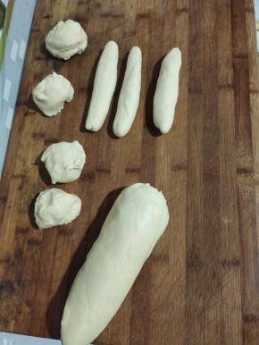 分成相等的剂子，搓成条儿！