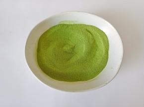 抹茶粉与奶粉混合均匀，再过筛一遍。